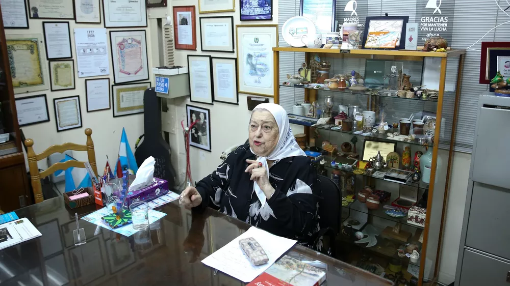 muere-hebe-bonafini-historica-presidenta-madres-plaza-mayo-93-anos_98