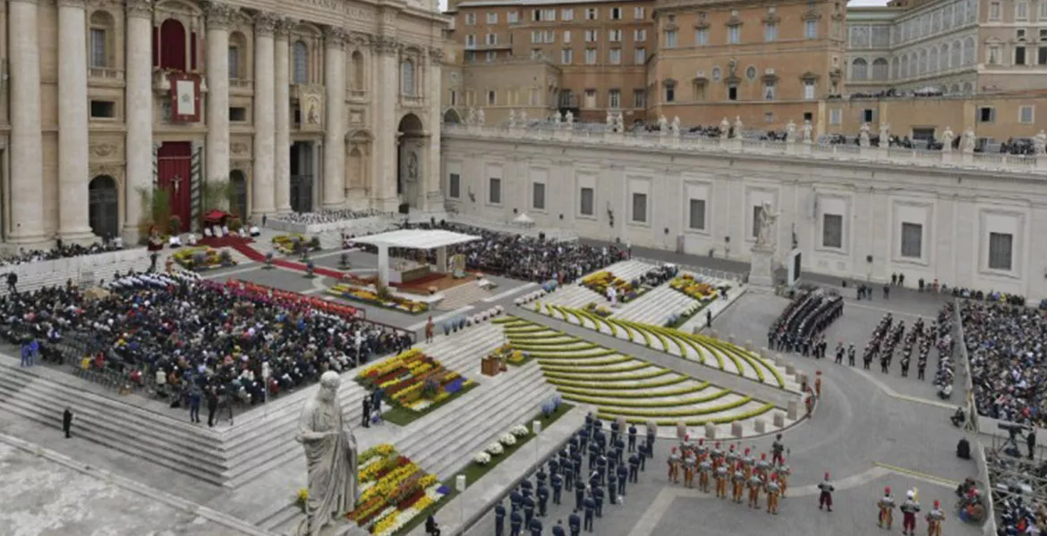 plaza-san-pedro-misa-de-pascua